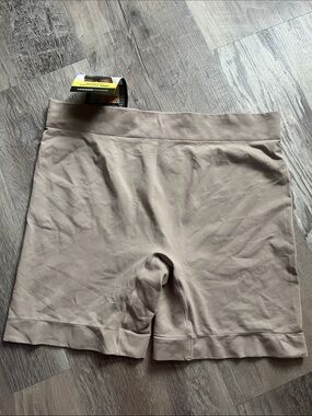 Maidenform Seamless Shaping Shorts in Taupe
